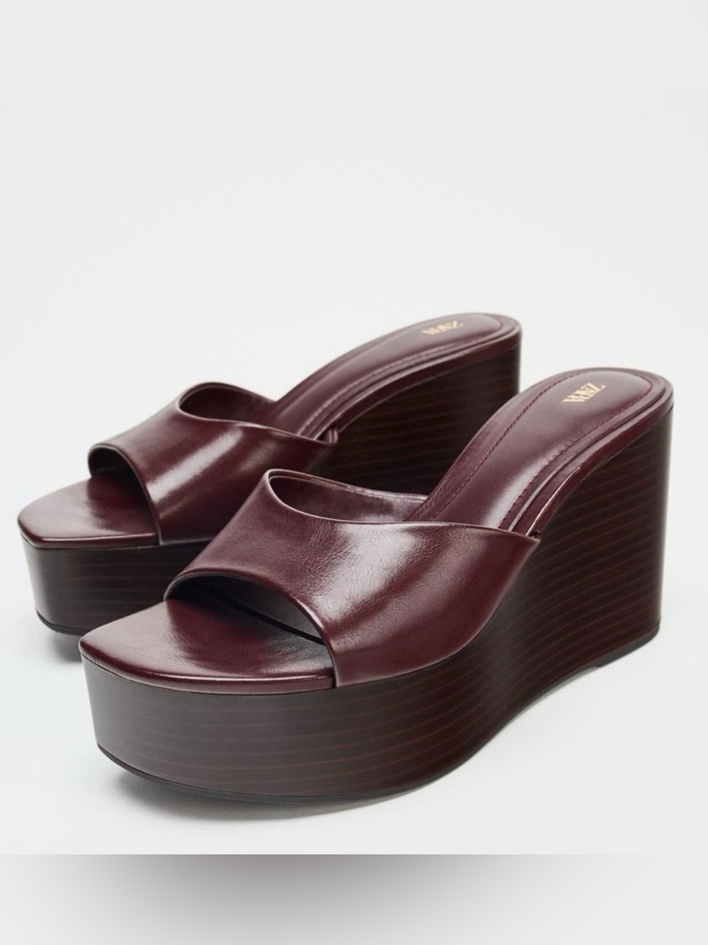 CRACKLED EFFECT WEDGE SANDALS